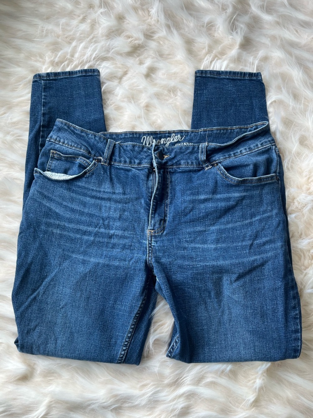 Wrangler Skinny Jeans Women's 13x30 Mid Rise Skinny Medium Wash - Picture 3 of 5
